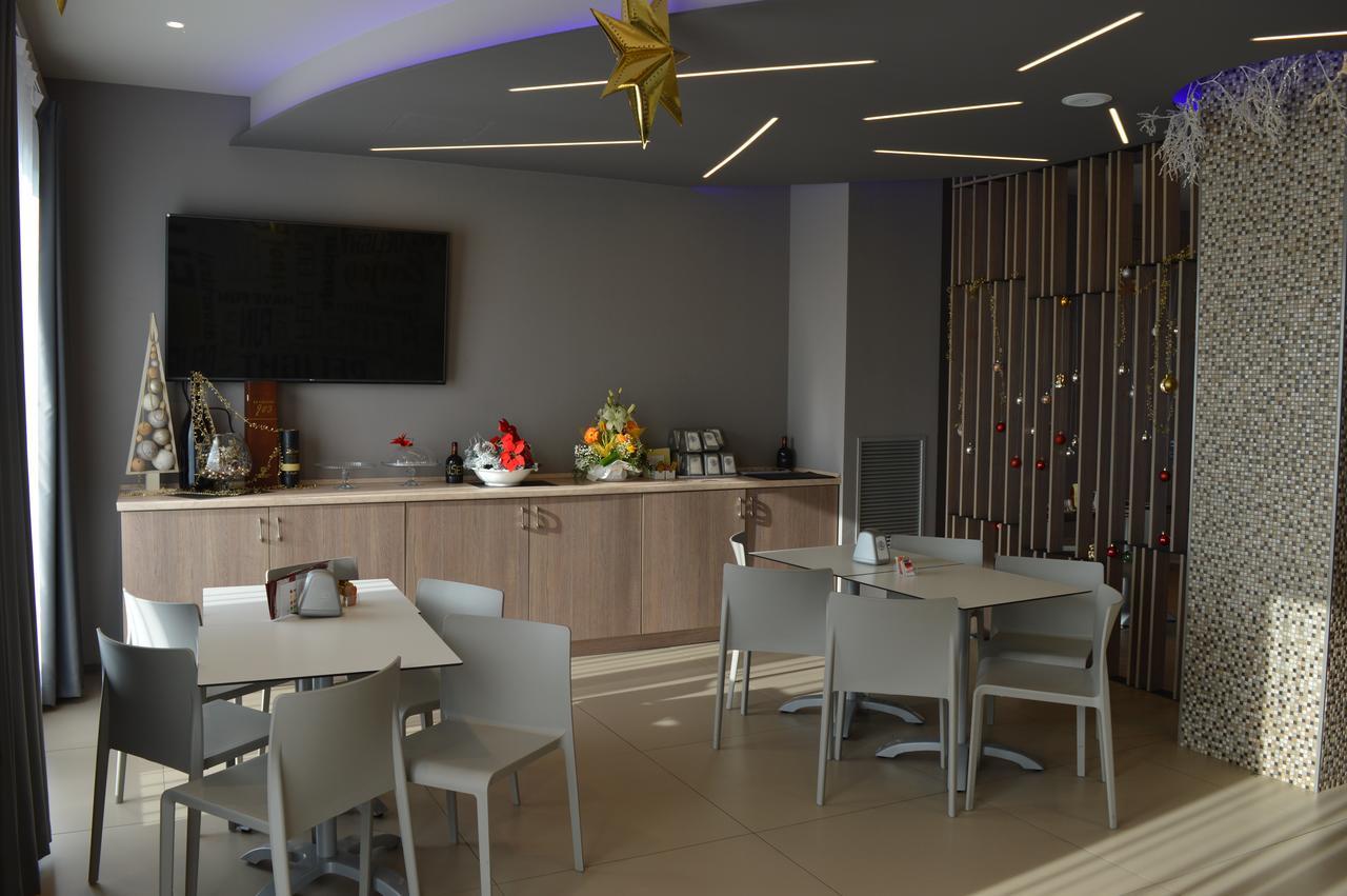 Enjoy Hotel 3*