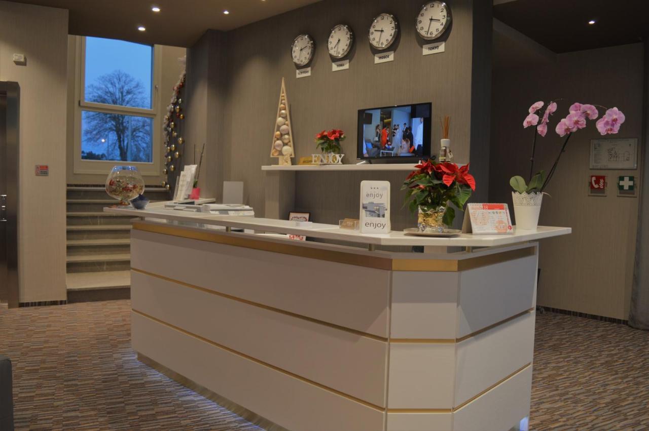 Hotel Enjoy 3*